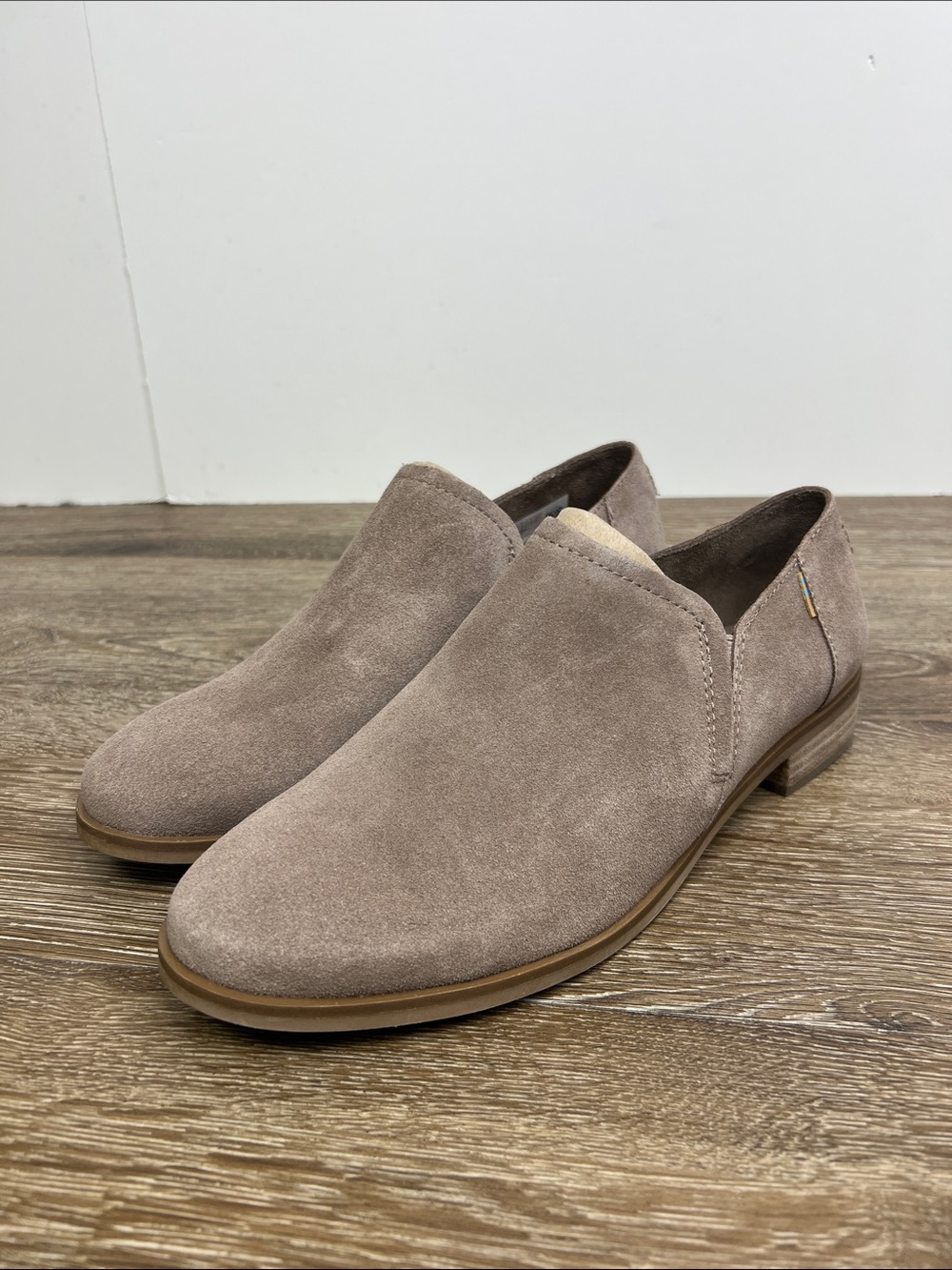 TOMS Shaye Low Taupe Gray Suede Ankle Booties Women’s Size 8 NWT